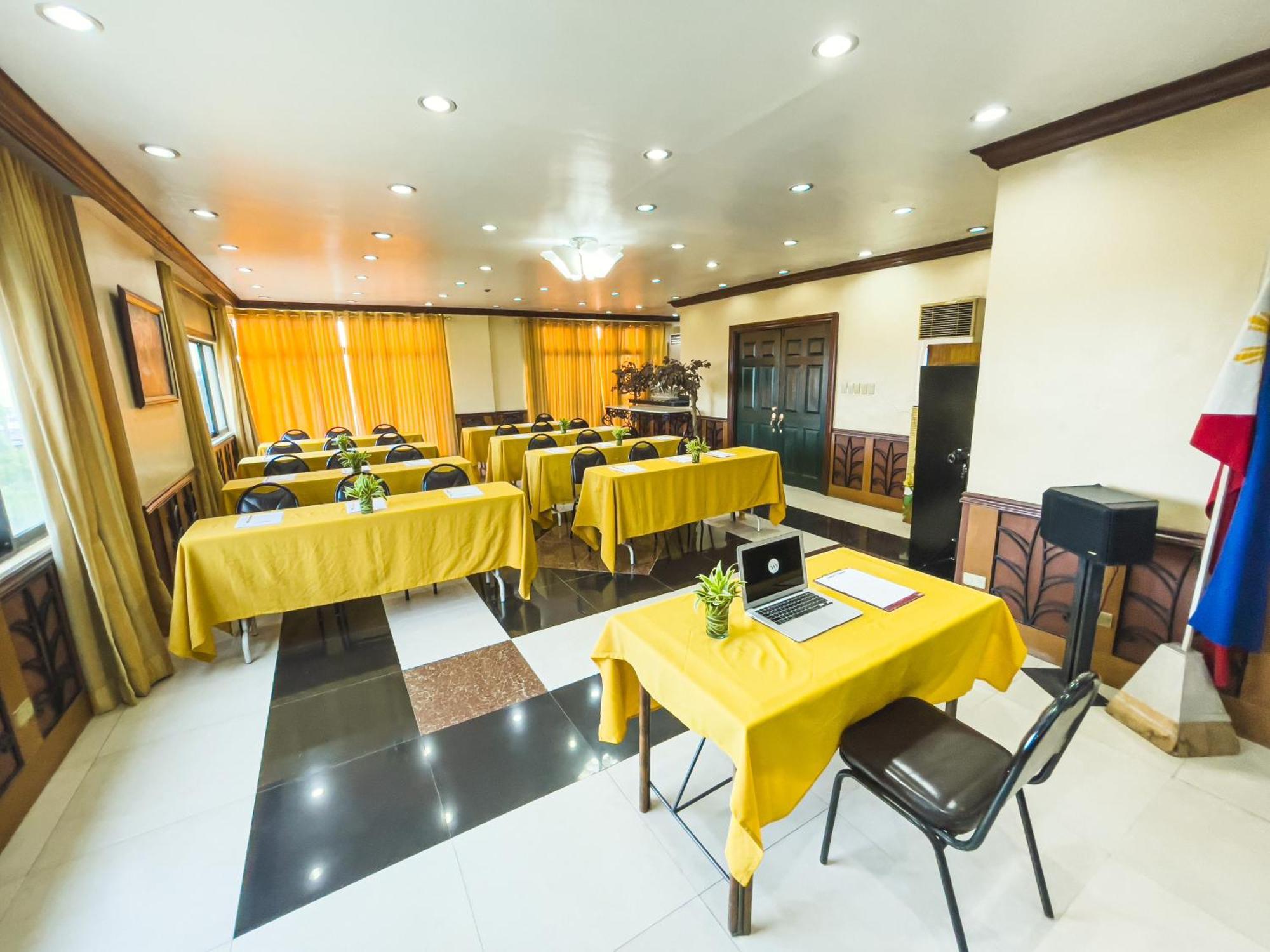 Miramar Hotel Manila Dış mekan fotoğraf