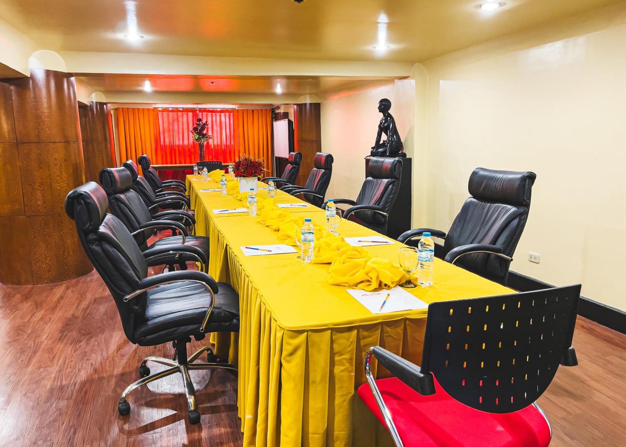 Miramar Hotel Manila Dış mekan fotoğraf