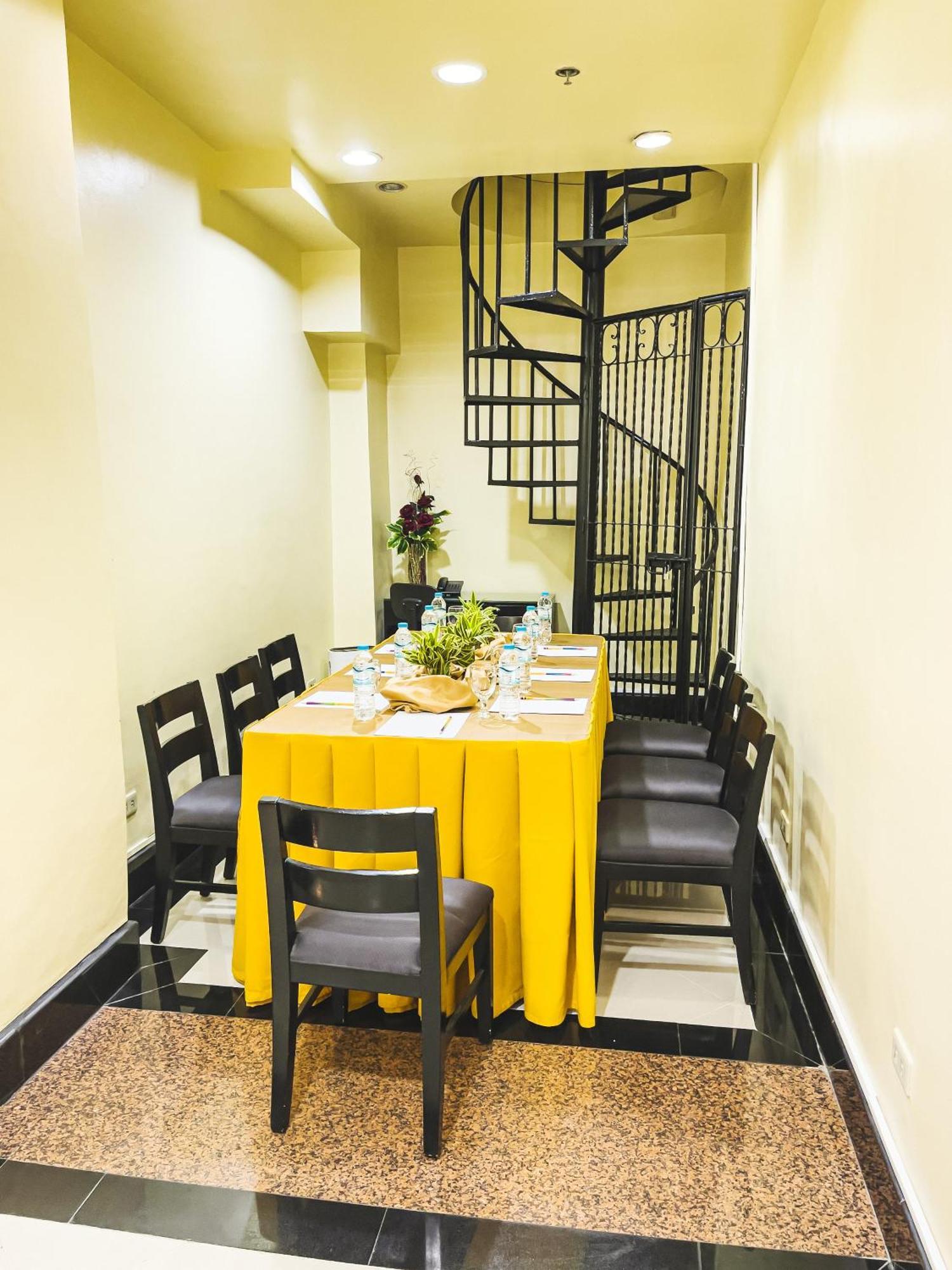 Miramar Hotel Manila Dış mekan fotoğraf